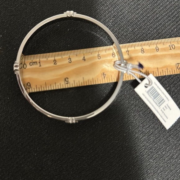 Tory Burch silver bangle with logo - new with tags never worn - Picture 6 of 7